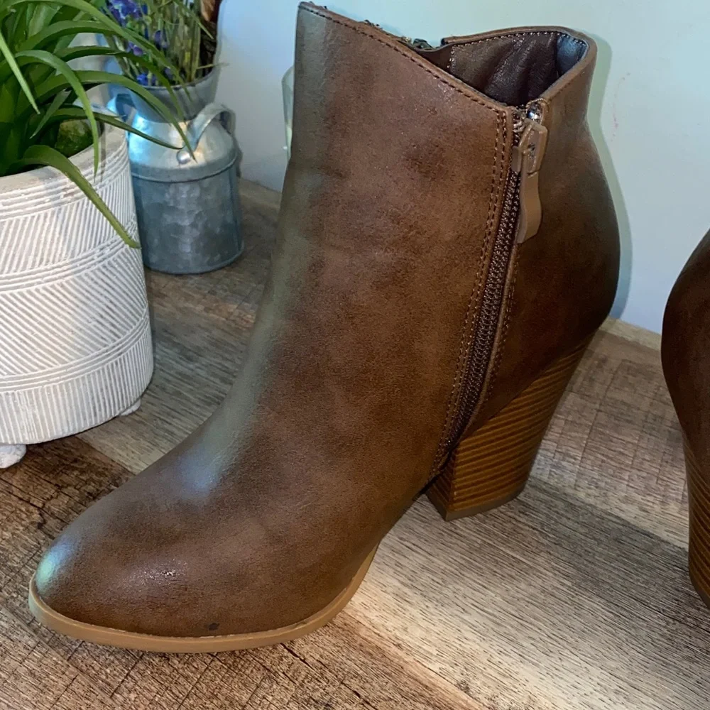 Journee Collection Heeled Ankle Booties with Dual Zippers Size 6.5 - Picture 6 of 13